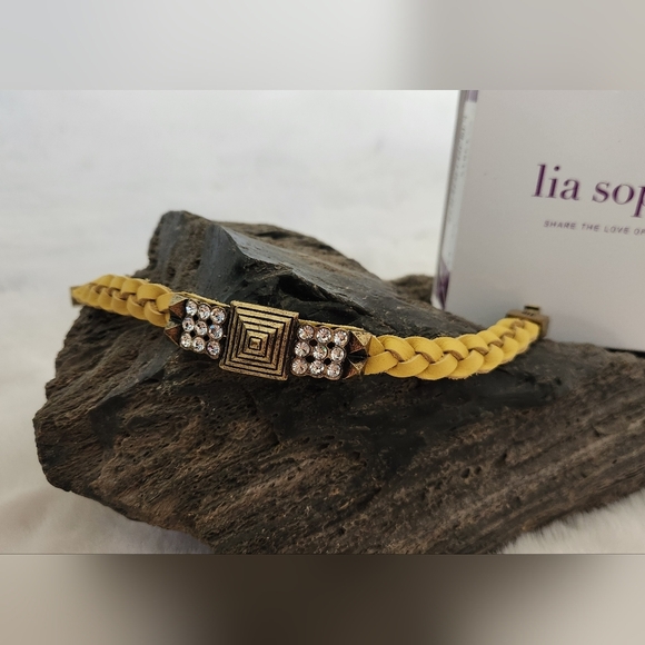 NWT Sophia "Confidant" Lemon colour faux leather with cut crystal bracelet - Picture 1 of 4